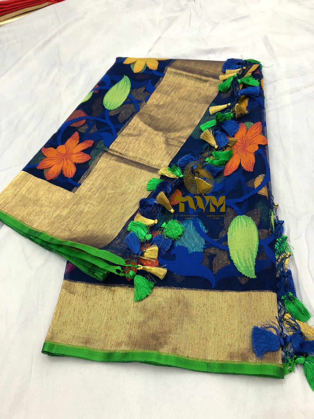Dupatta with floral patterns hand Woven 